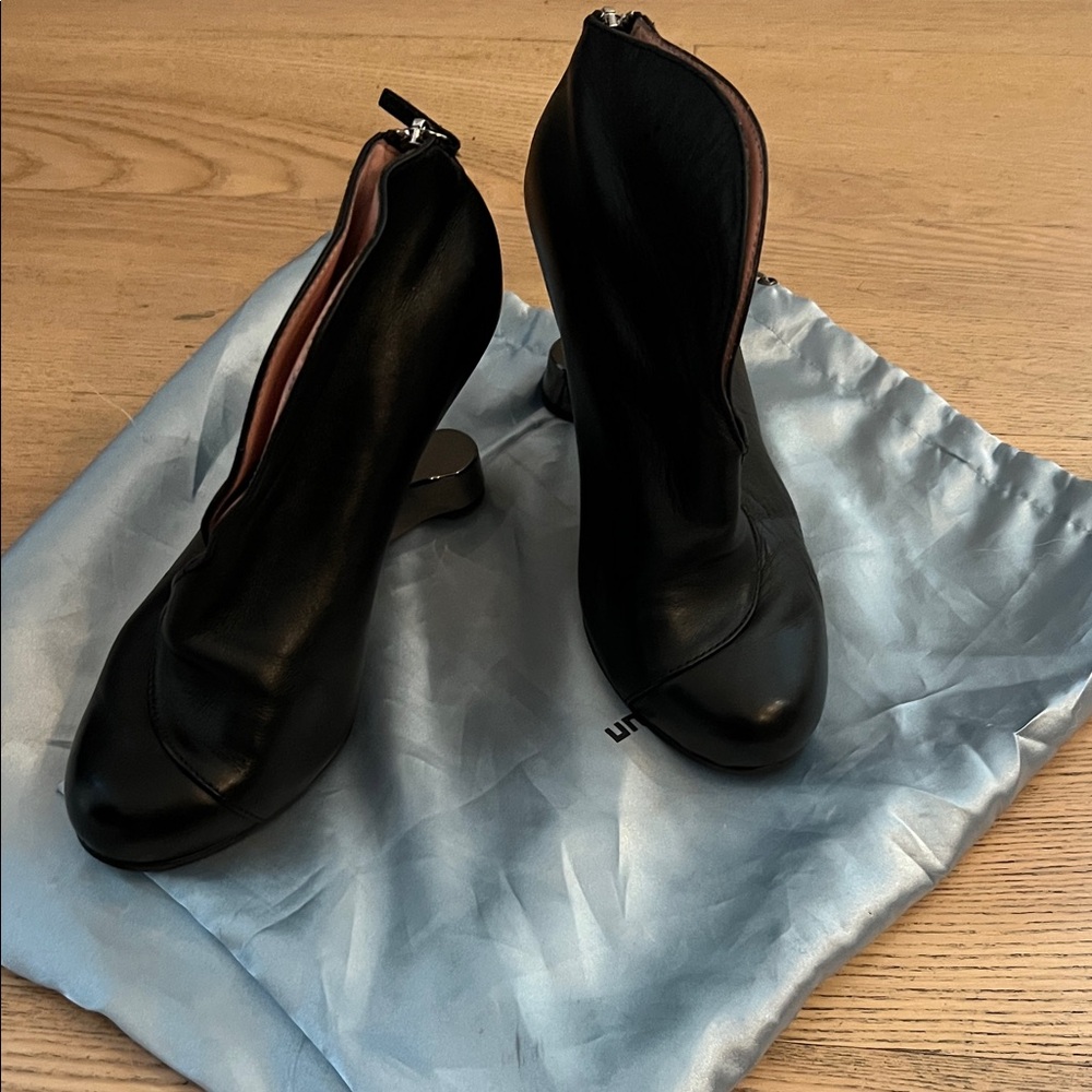 United Nude black women’s Zip-Back Eamz Ankle Boots, size 36, $50CAD